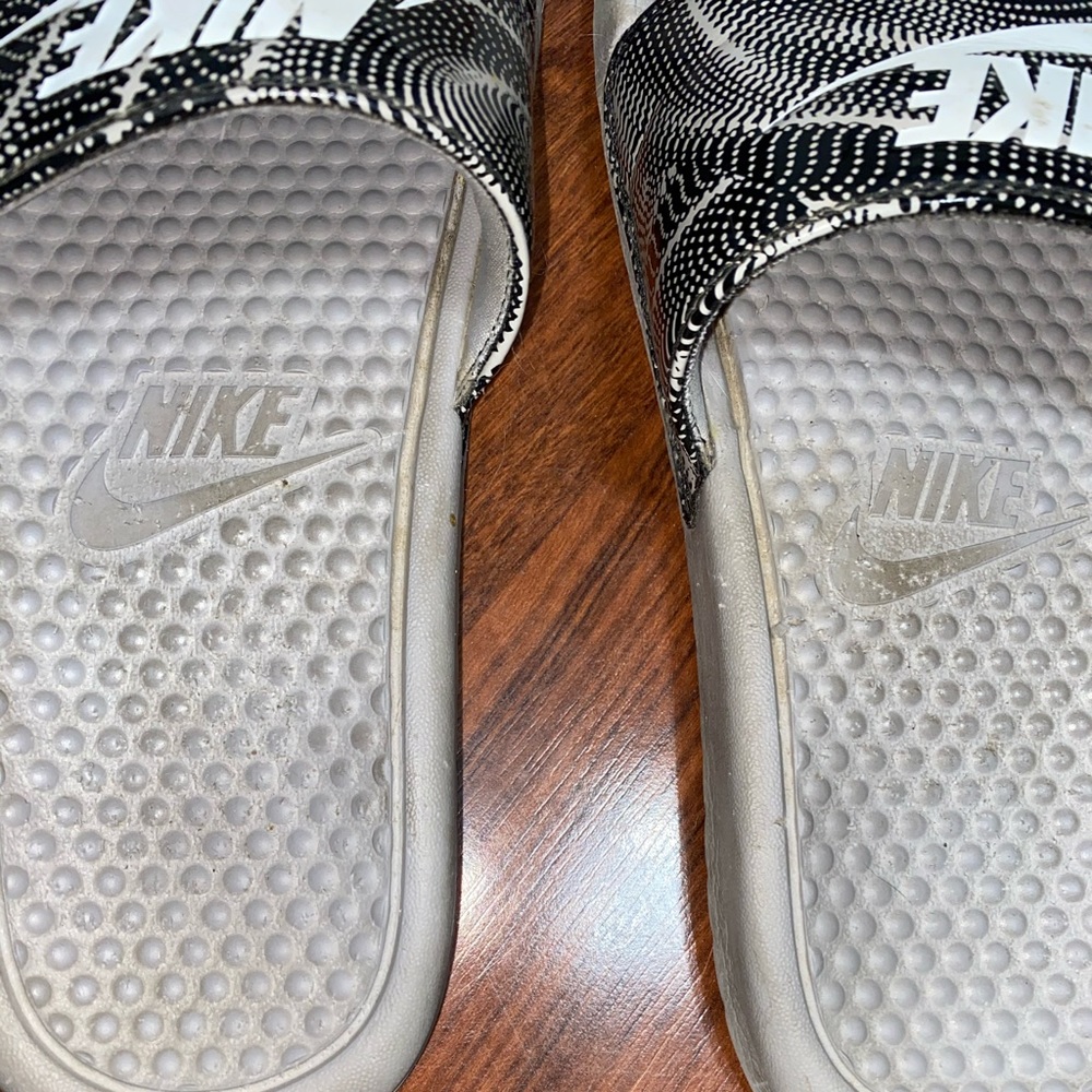 Nike Slides - Picture 5 of 6